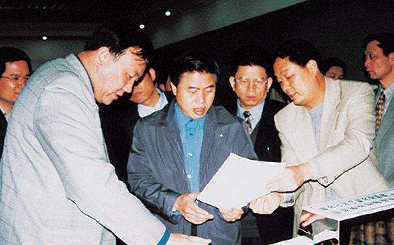 2003��05��06��